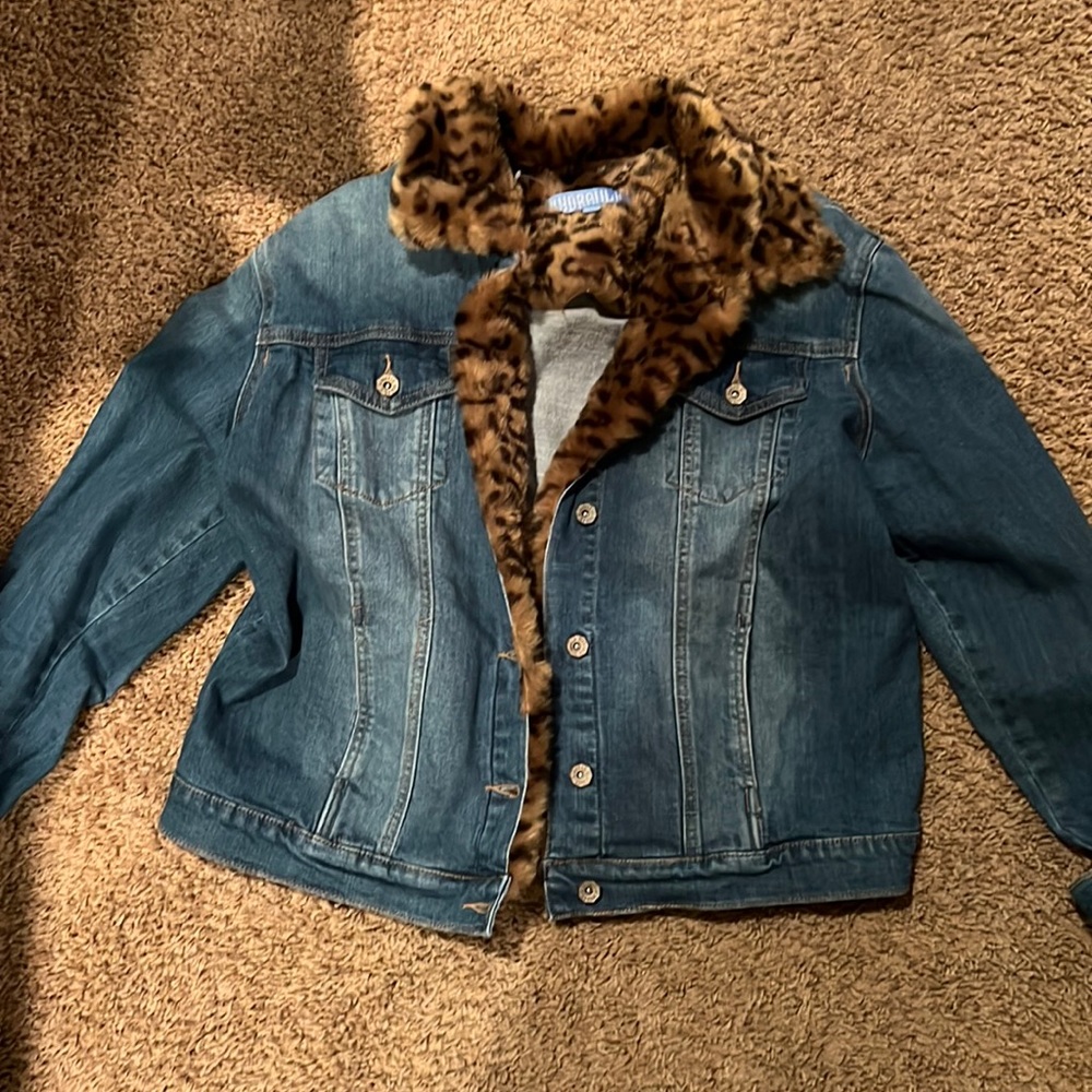 Denim Jacket with cheetah fur on inside of buttons & collar!
